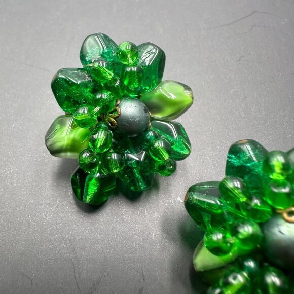 Vintage Green Glass Clip On Earrings Brass Tone Beaded Cluster Signed Germany - Picture 5 of 11